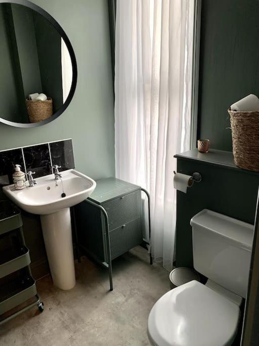 Chic Townhouse Near Tunnels Beaches Ilfracombe Eksteriør billede