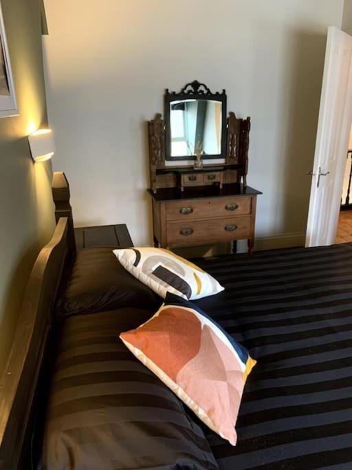 Chic Townhouse Near Tunnels Beaches Ilfracombe Eksteriør billede