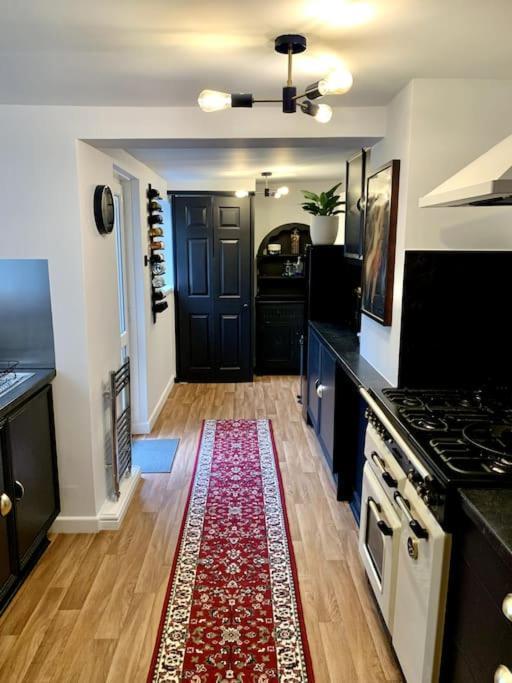 Chic Townhouse Near Tunnels Beaches Ilfracombe Eksteriør billede