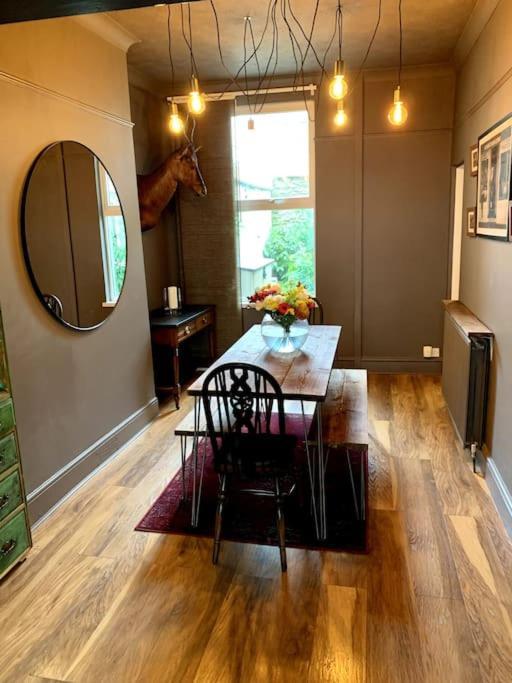 Chic Townhouse Near Tunnels Beaches Ilfracombe Eksteriør billede